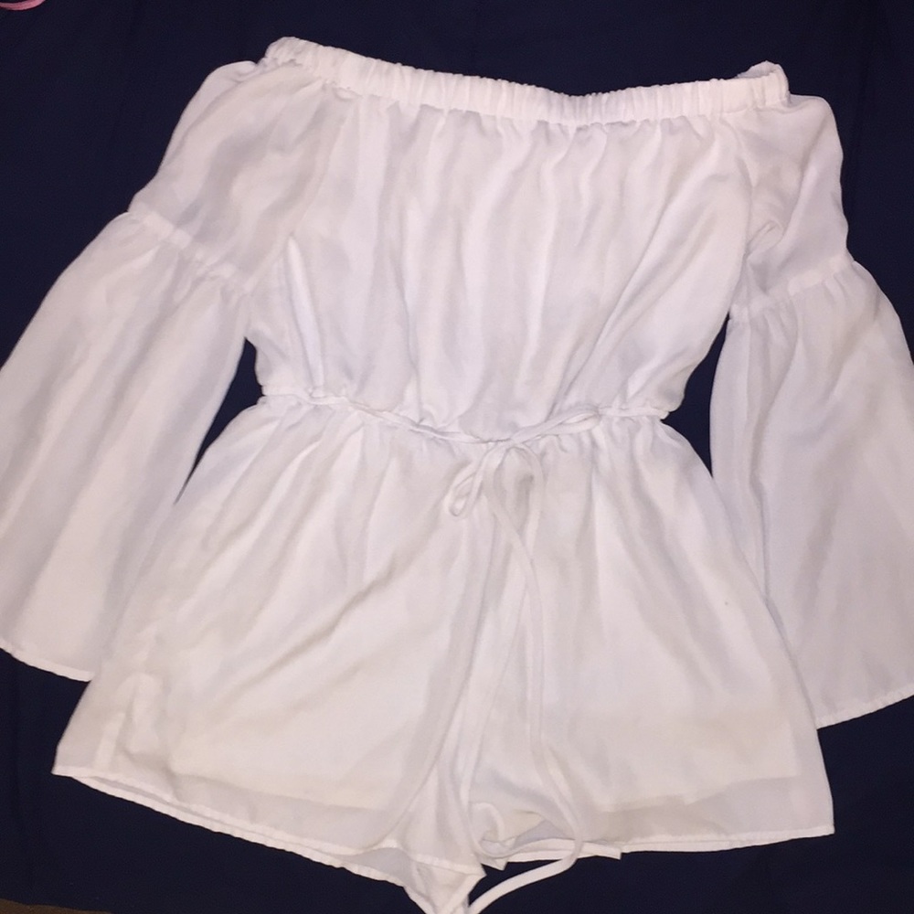 Off-shoulder white romper with bell sleeves, Small